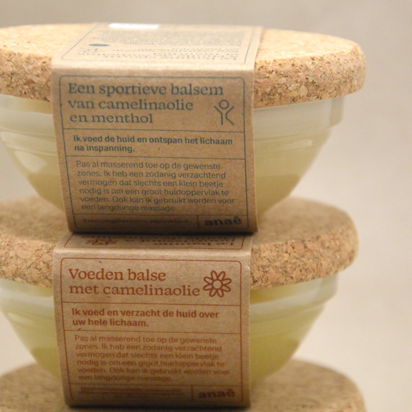 Massagebalsam im Korkglas